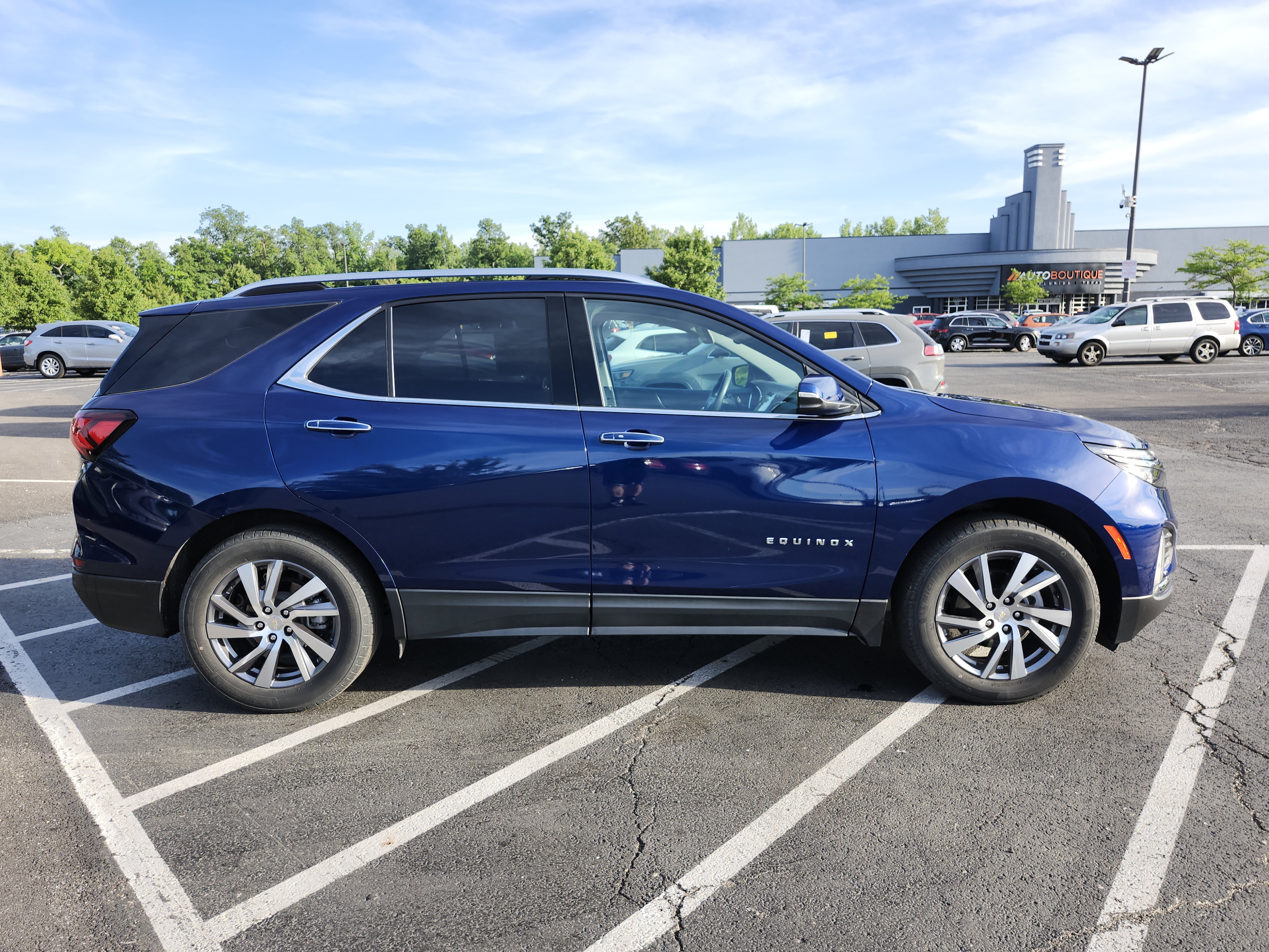 Used 2023 Chevrolet Equinox Premier FWD image 16