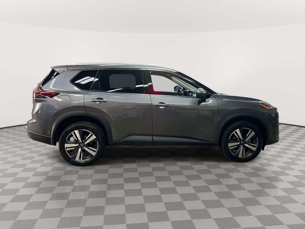 Used 2026 Nissan Rogue SL AWD/4WD image 2