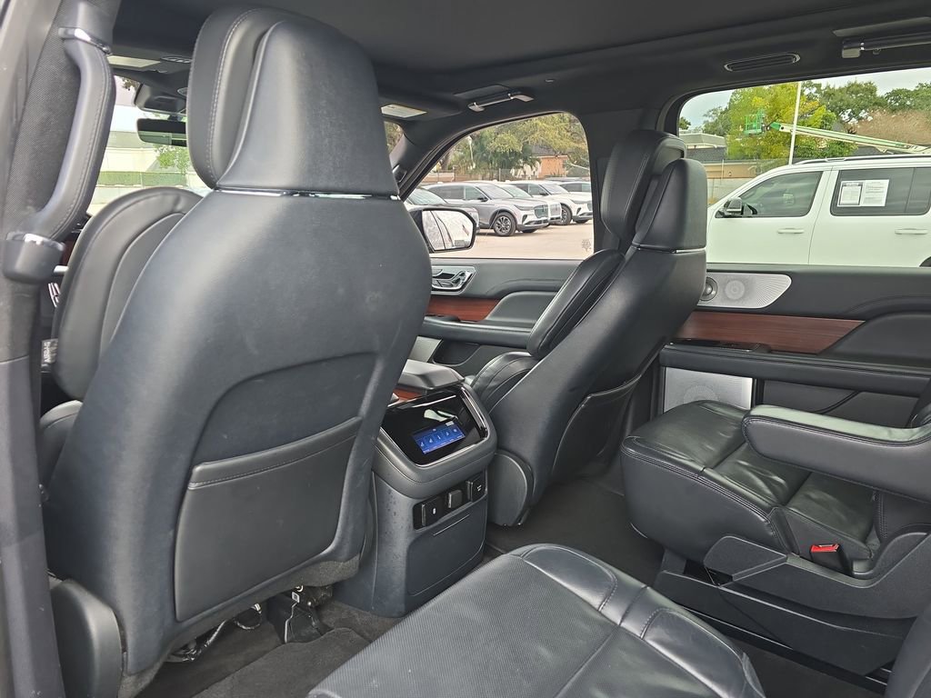 Used 2023 Lincoln Navigator L Reserve image 12