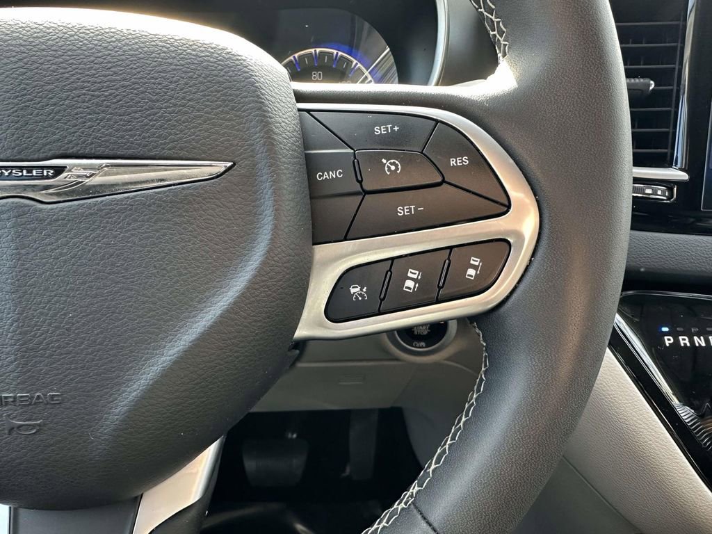 Used 2024 Chrysler Pacifica Touring-L image 16