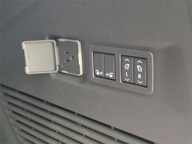 New 2026 Chevrolet Suburban High Country image 35