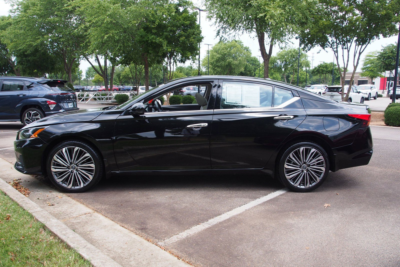 Used 2023 Nissan Altima 2.5 SL AWD/4WD image 4