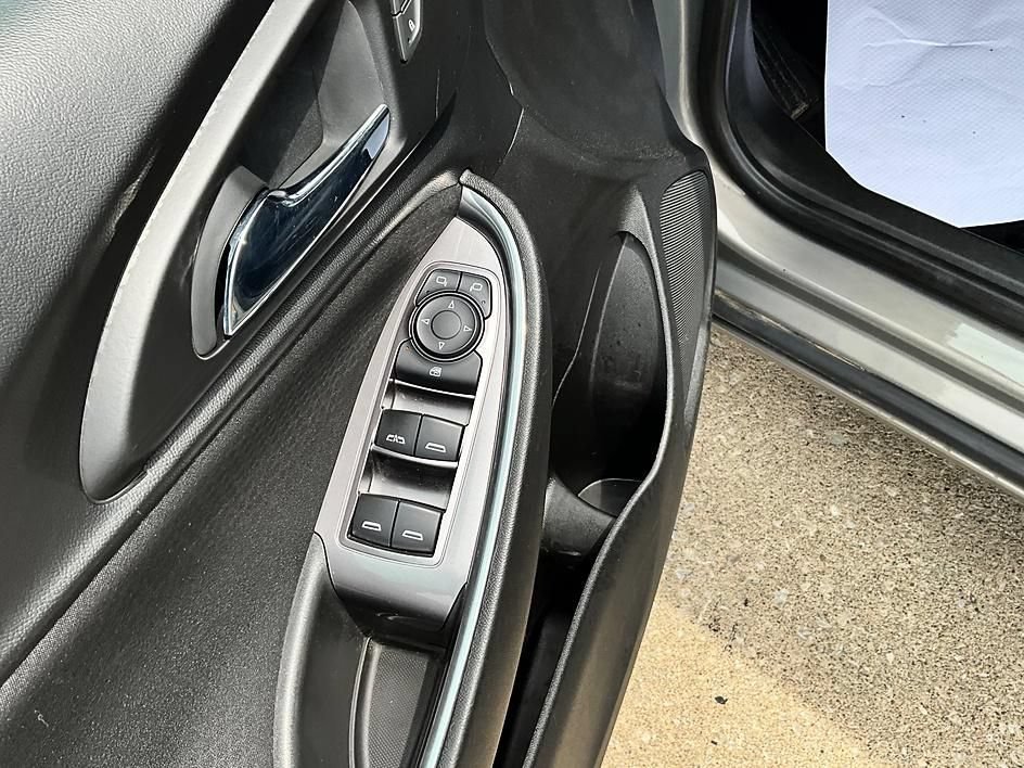 Used 2018 Chevrolet Malibu LT FWD image 14