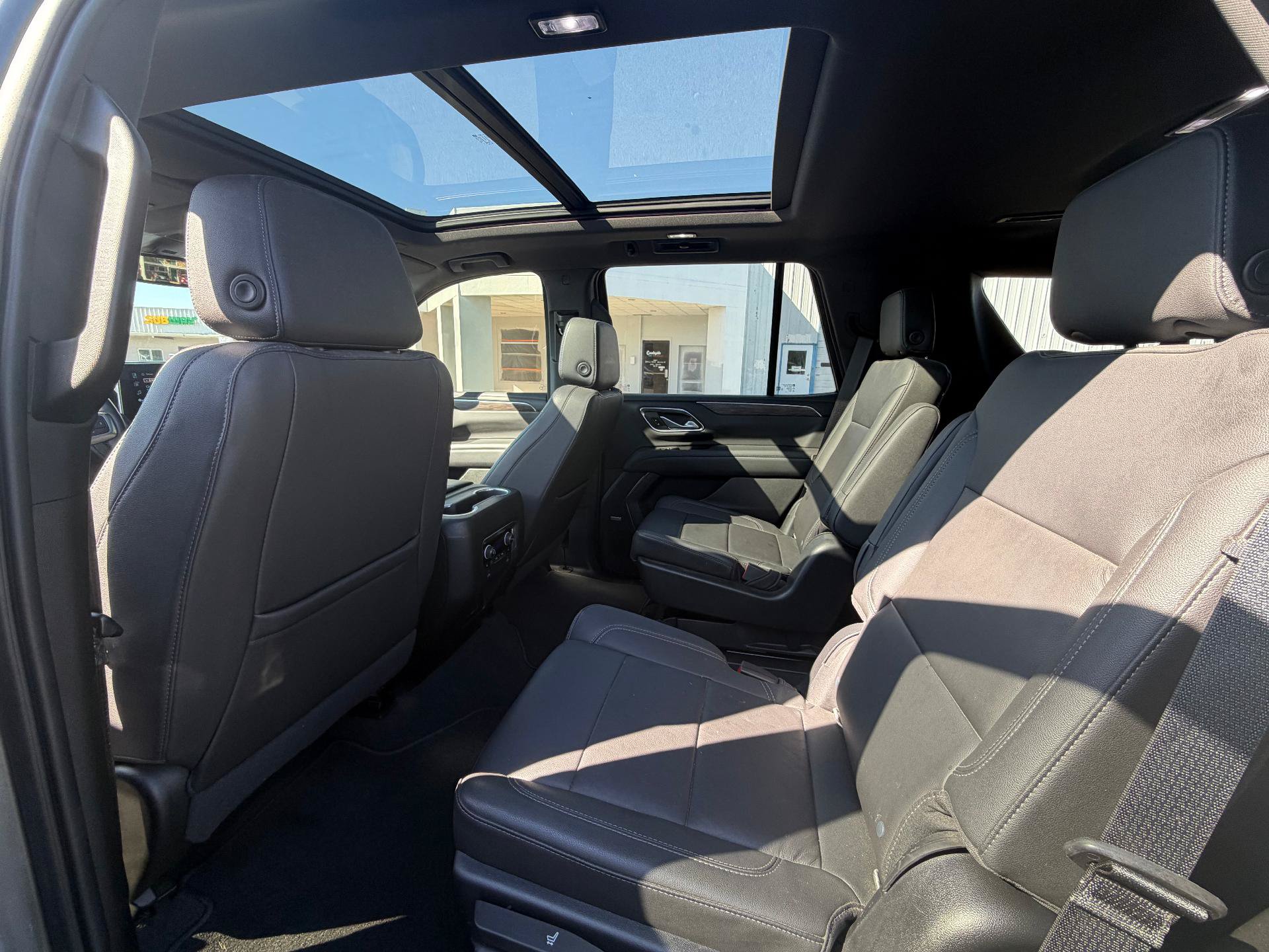 Used 2022 Chevrolet Tahoe Z71 w/ Z71 Off-Road Package AWD/4WD image 11