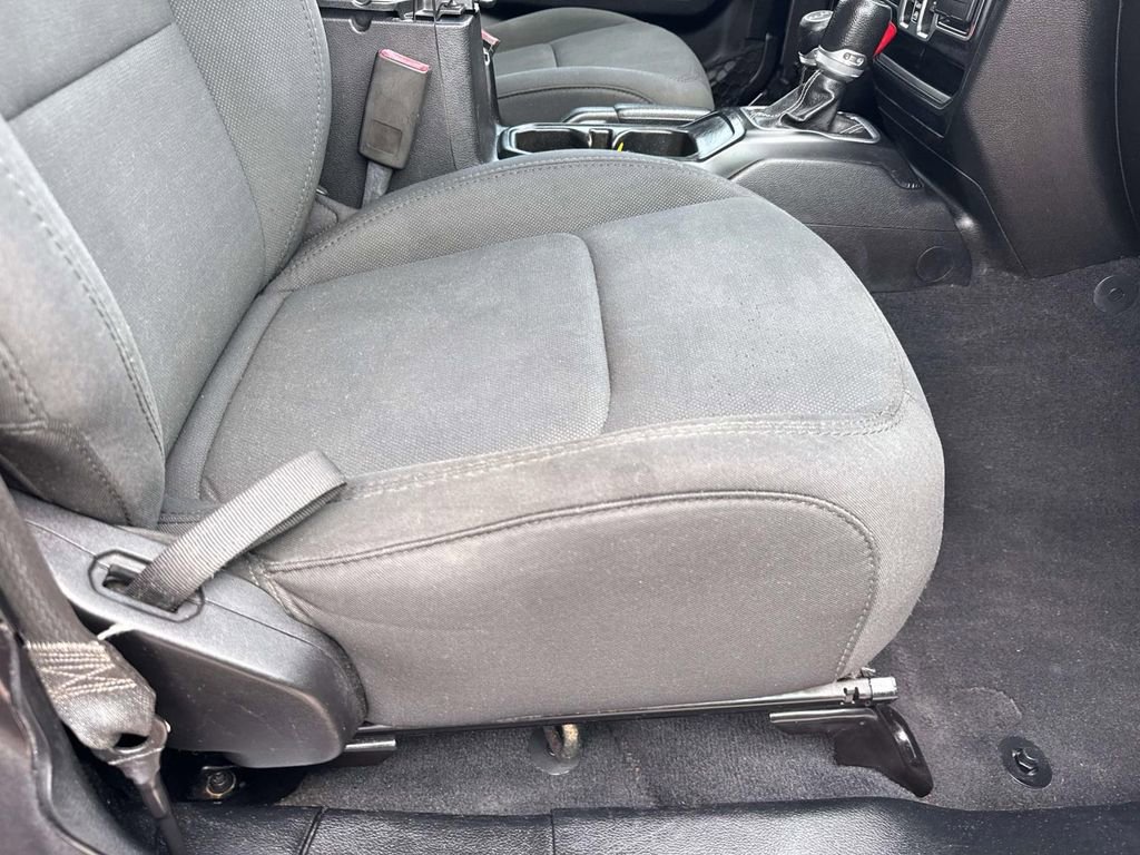 Used 2019 Jeep Wrangler Unlimited Sahara image 13