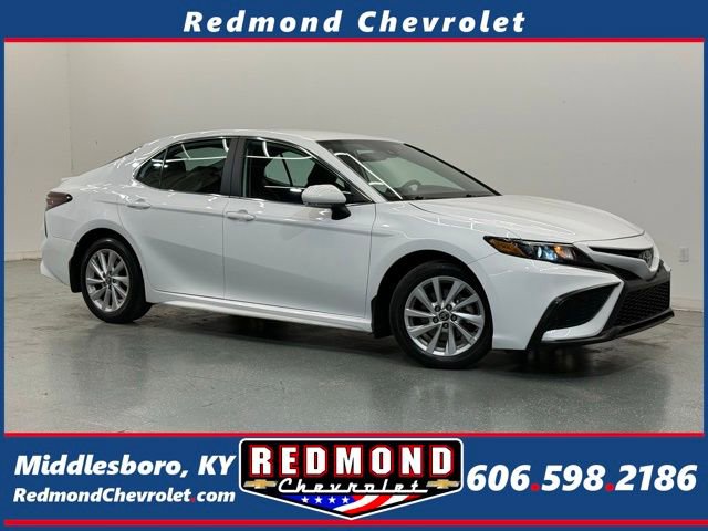 Used 2024 Toyota Camry SE FWD image 1