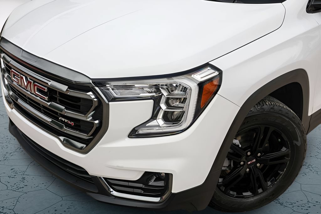 Used 2023 GMC Terrain AT4 AWD/4WD image 3