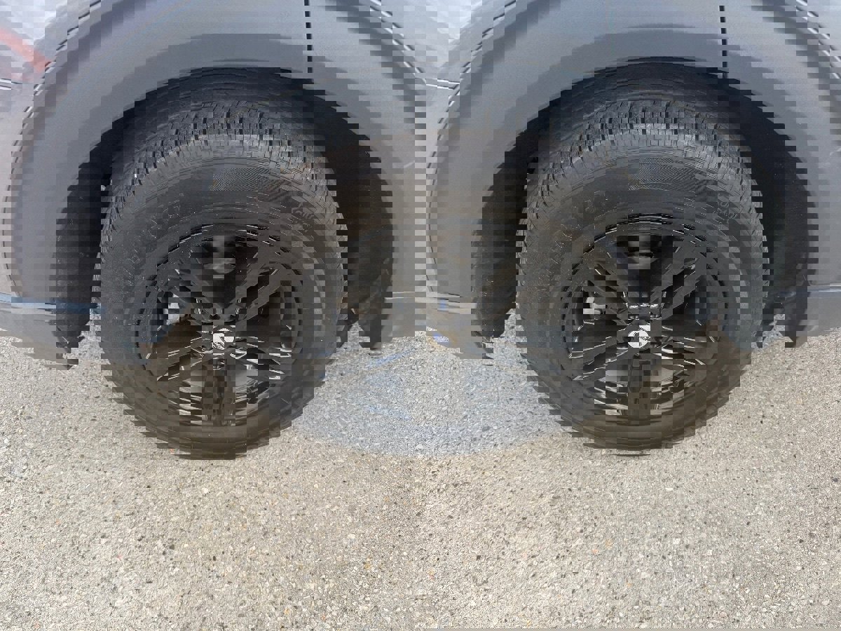 Used 2024 Ford Explorer XLT w/ Equipment Group 202A image 11