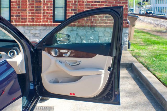 Used 2015 Mercedes-Benz C 300 4MATIC Sedan image 44