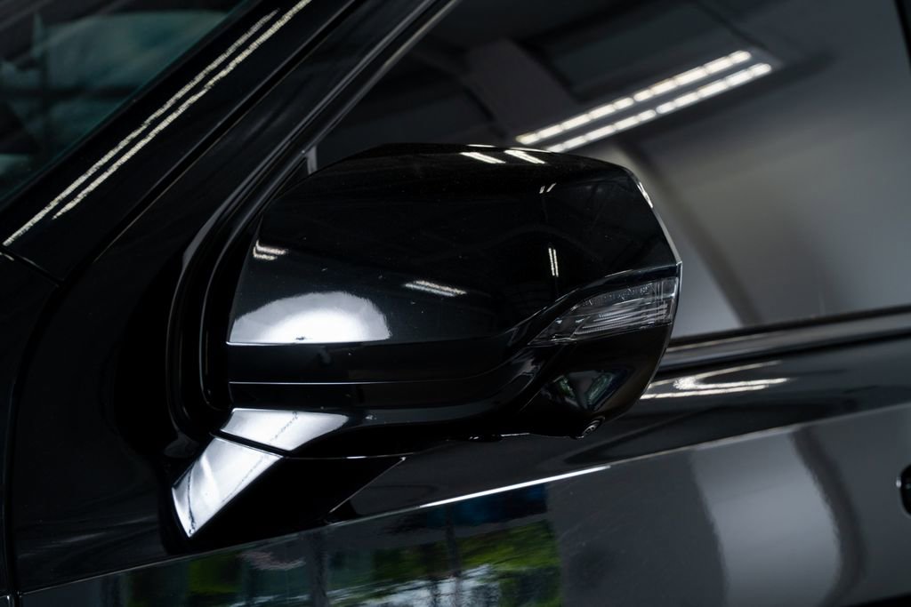 Used 2025 Cadillac Escalade ESV V image 19