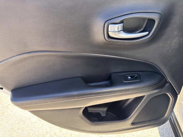 Used 2018 Jeep Compass Limited w/ Navigation Group image 12