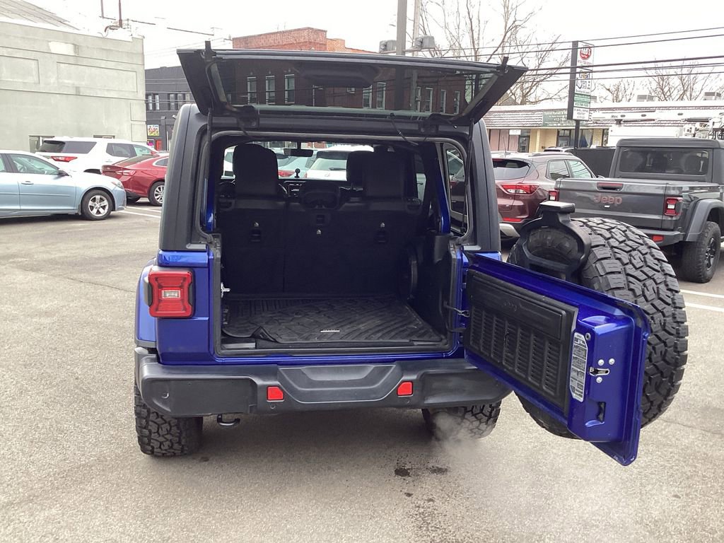 Used 2018 Jeep Wrangler Unlimited Sahara image 11