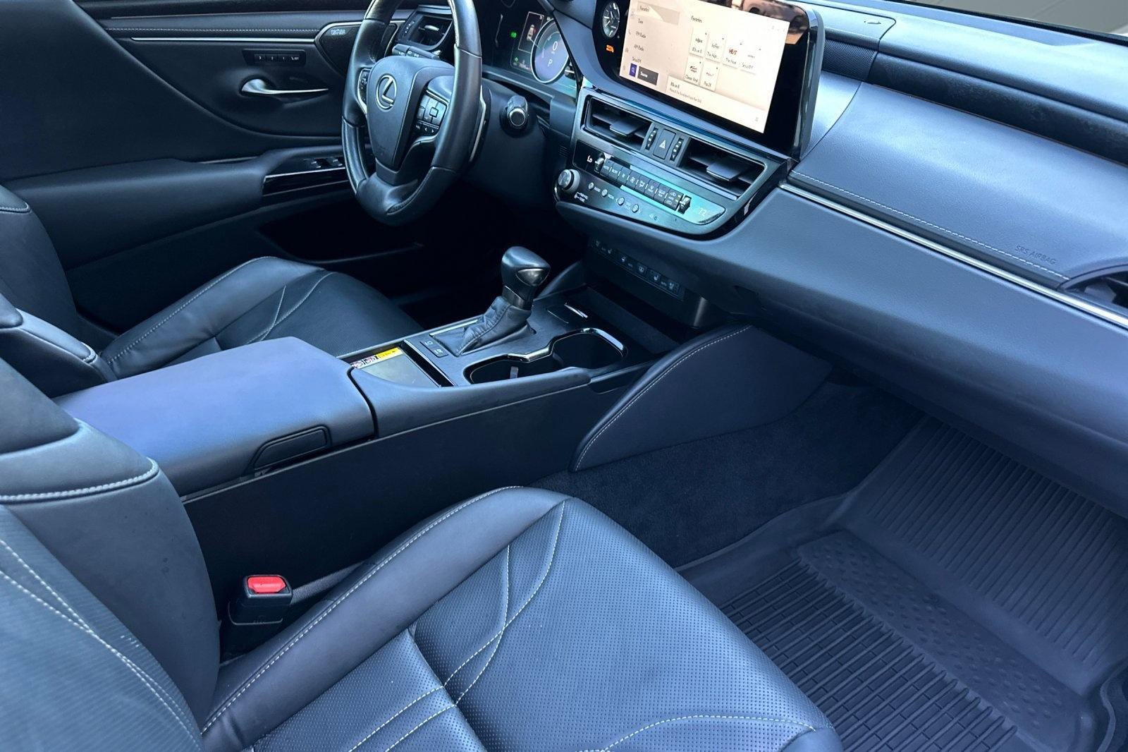 Certified 2025 Lexus ES 300h w/ Luxury Package image 33