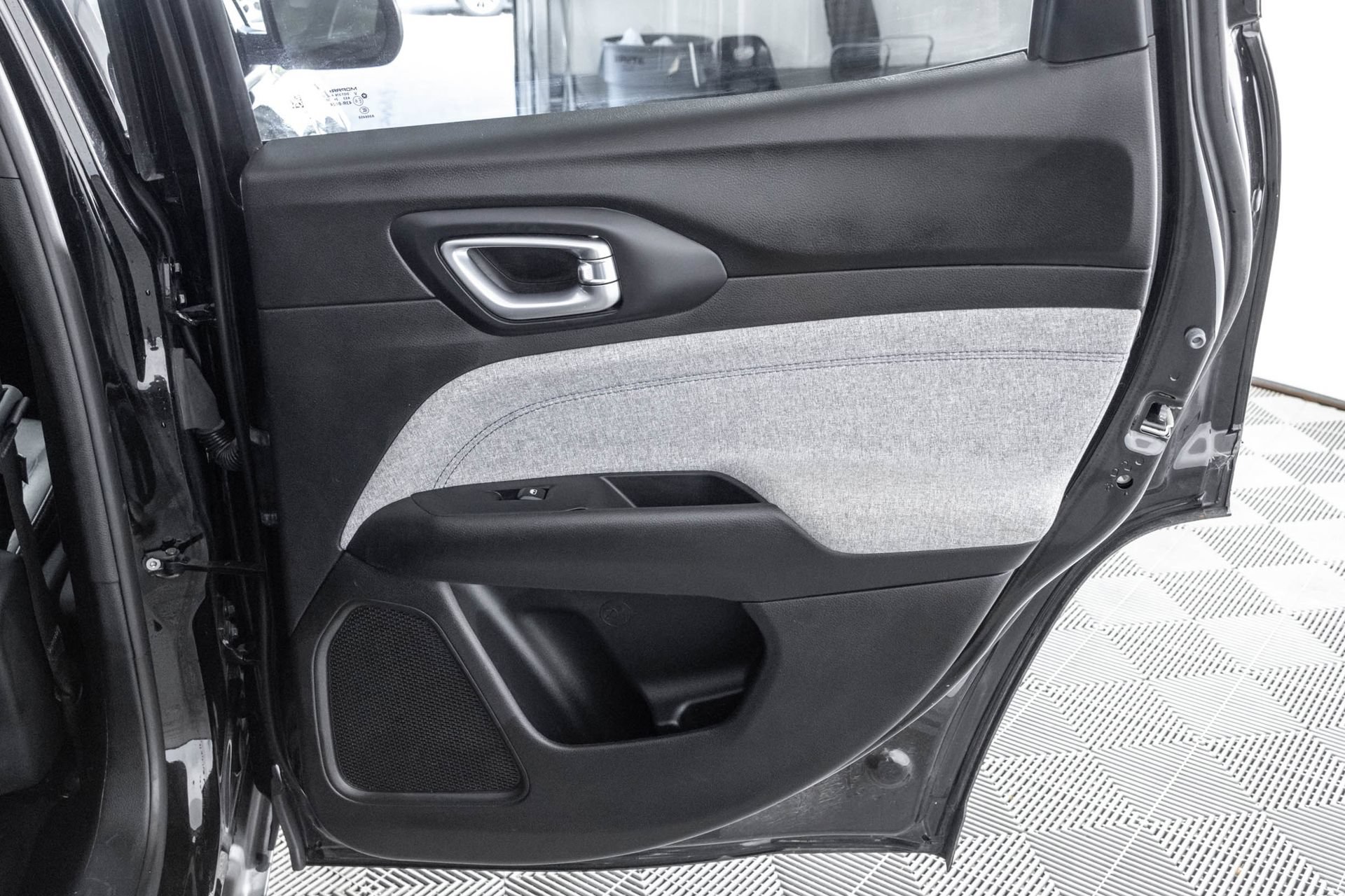 Used 2024 Jeep Compass Latitude AWD/4WD image 38