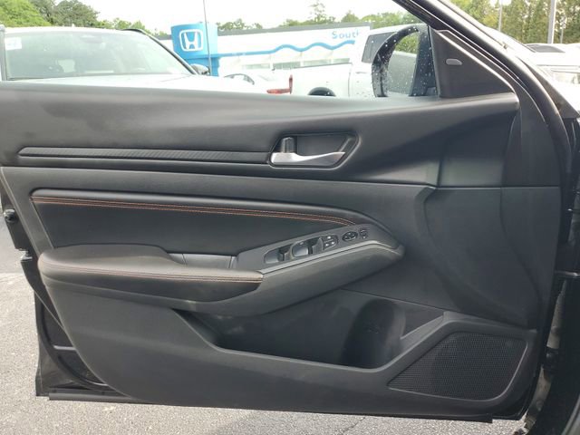 Used 2021 Nissan Altima 2.5 SR w/ SR Premium Package AWD/4WD image 28