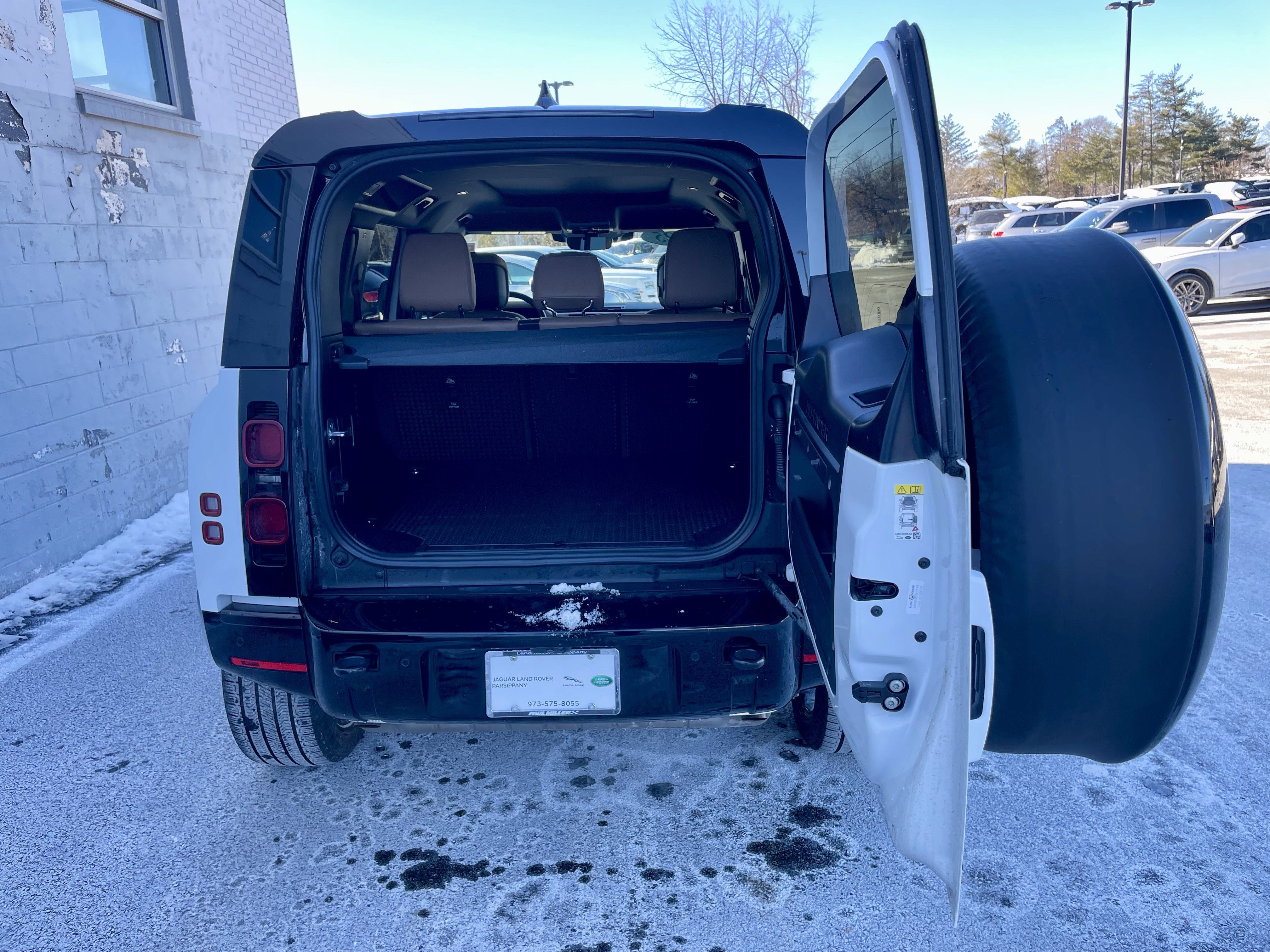 Certified 2025 Land Rover Defender 110 X-Dynamic SE image 36