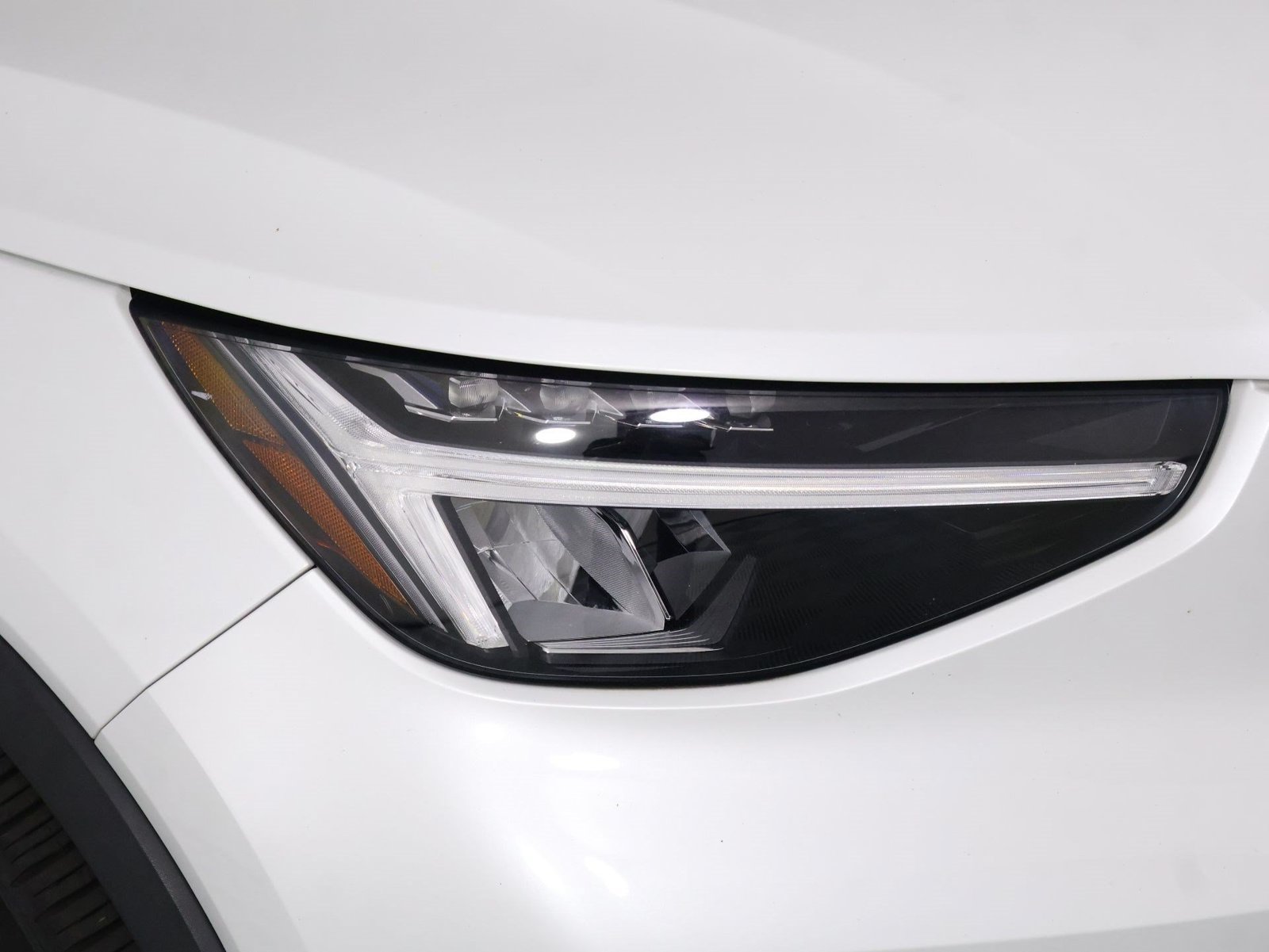 Used 2023 Volvo XC40 B5 Ultimate w/ Protection Package Premier AWD/4WD image 26