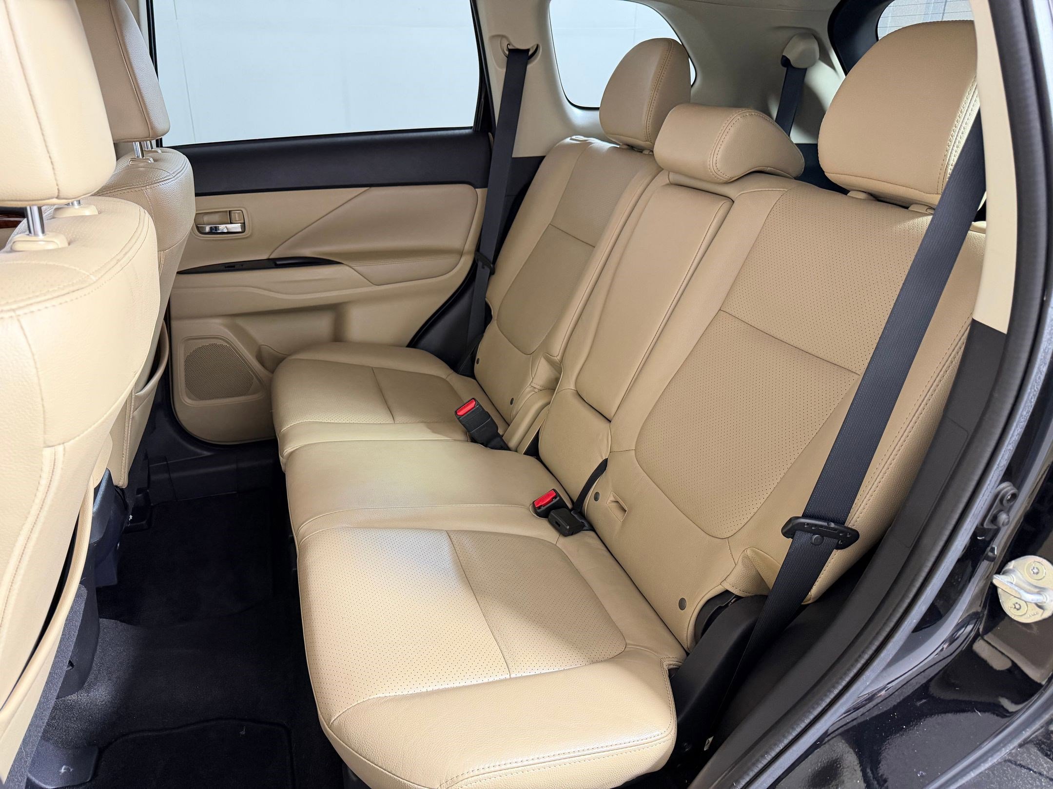 Used 2015 Mitsubishi Outlander SE image 12