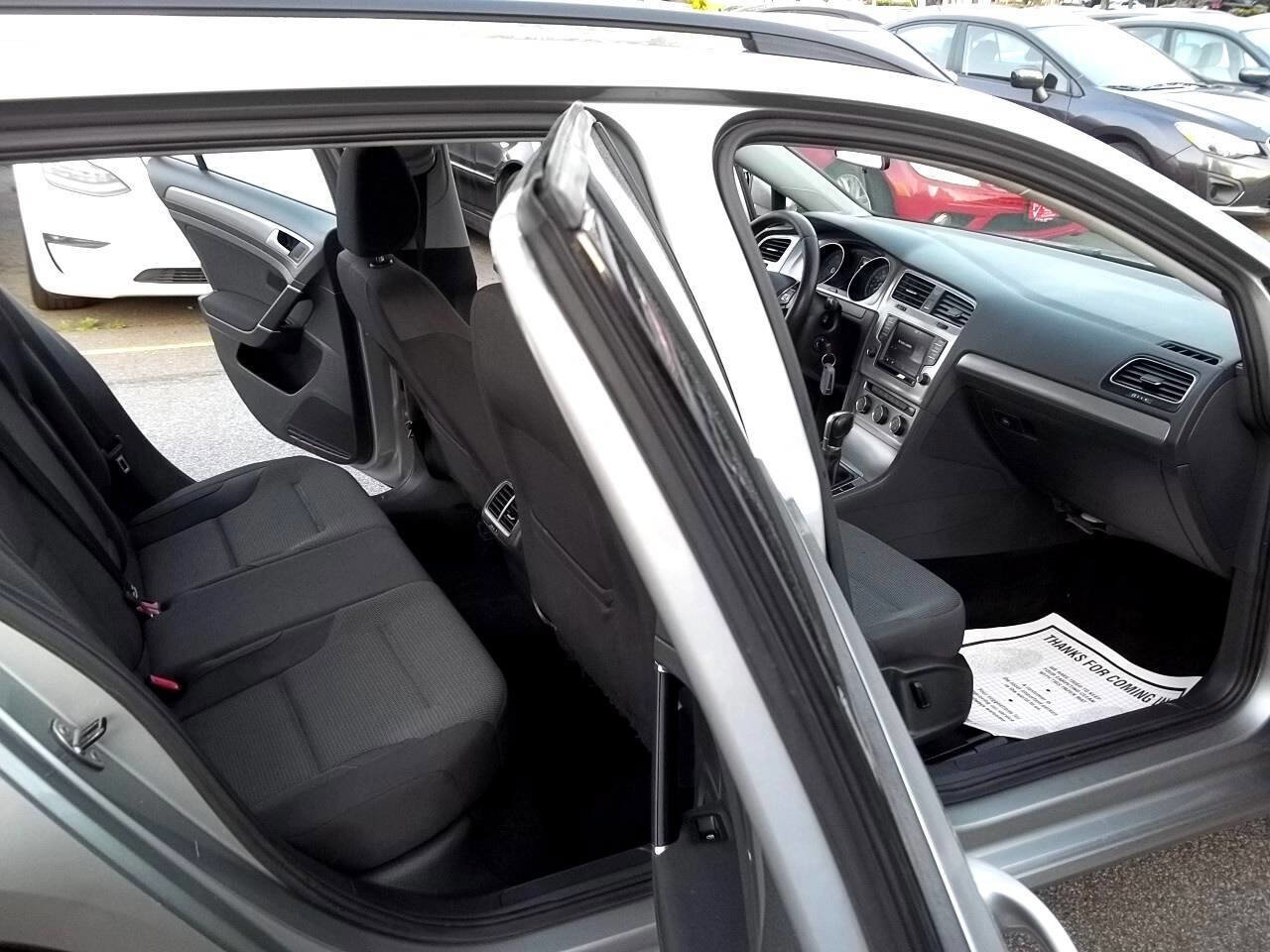 Used 2016 Volkswagen Golf S image 9