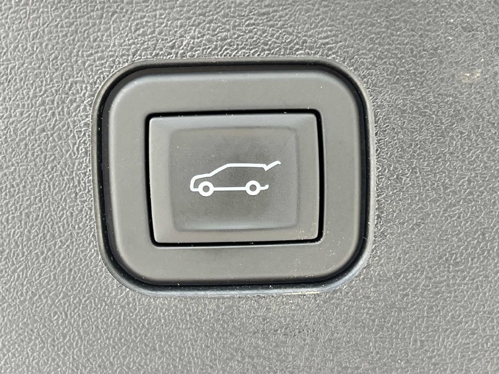 Certified 2026 Cadillac Vistiq Sport w/ LPO, Floor Liner Package AWD/4WD image 13