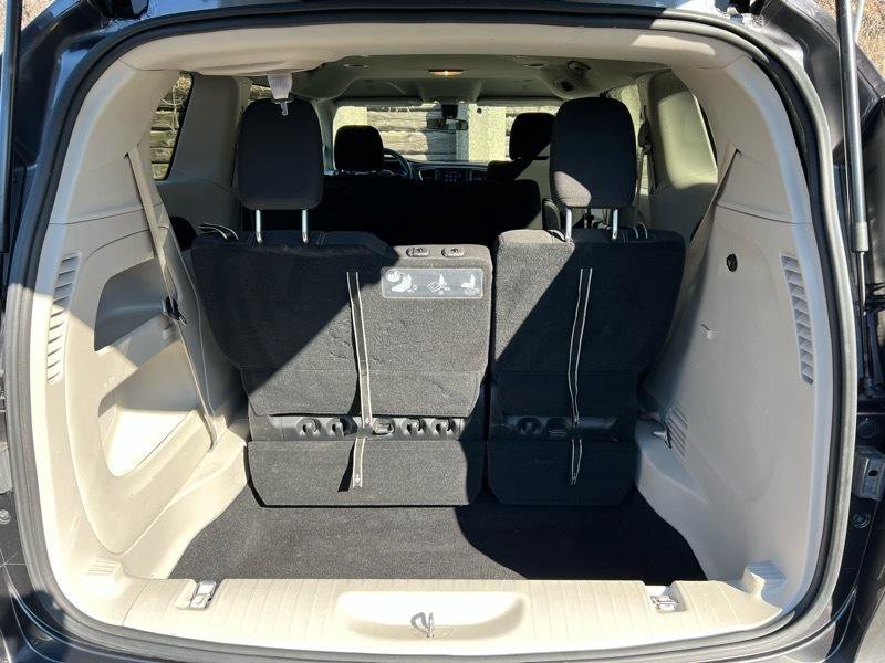 Used 2020 Chrysler Voyager L FWD image 28
