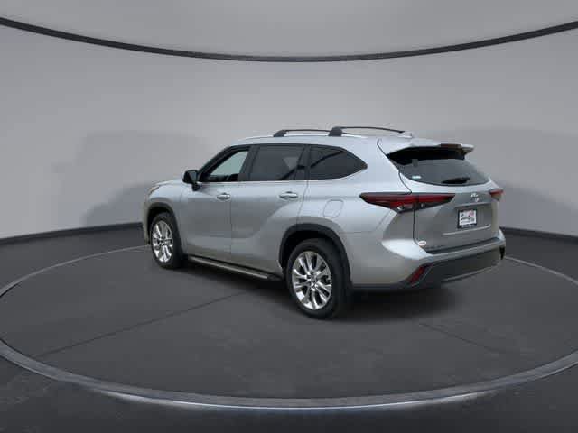 Used 2024 Toyota Highlander Limited AWD/4WD image 6