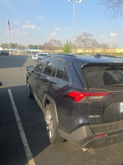 Used 2023 Toyota RAV4 XLE Premium image 10