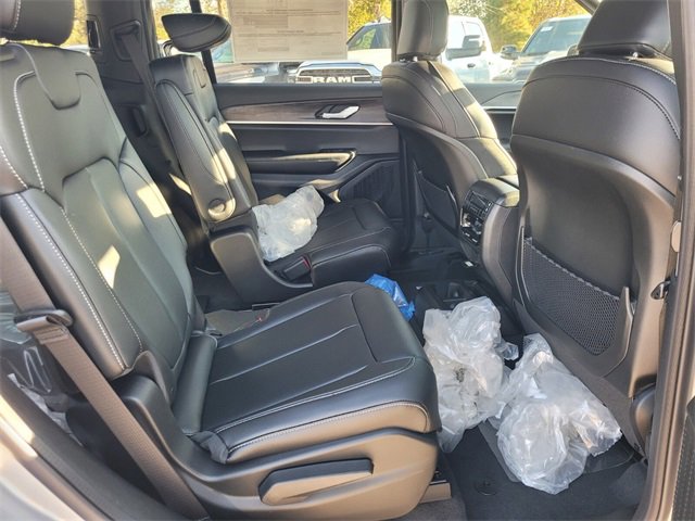 New 2025 Jeep Grand Cherokee L Limited w/ Black Appearance Package image 16