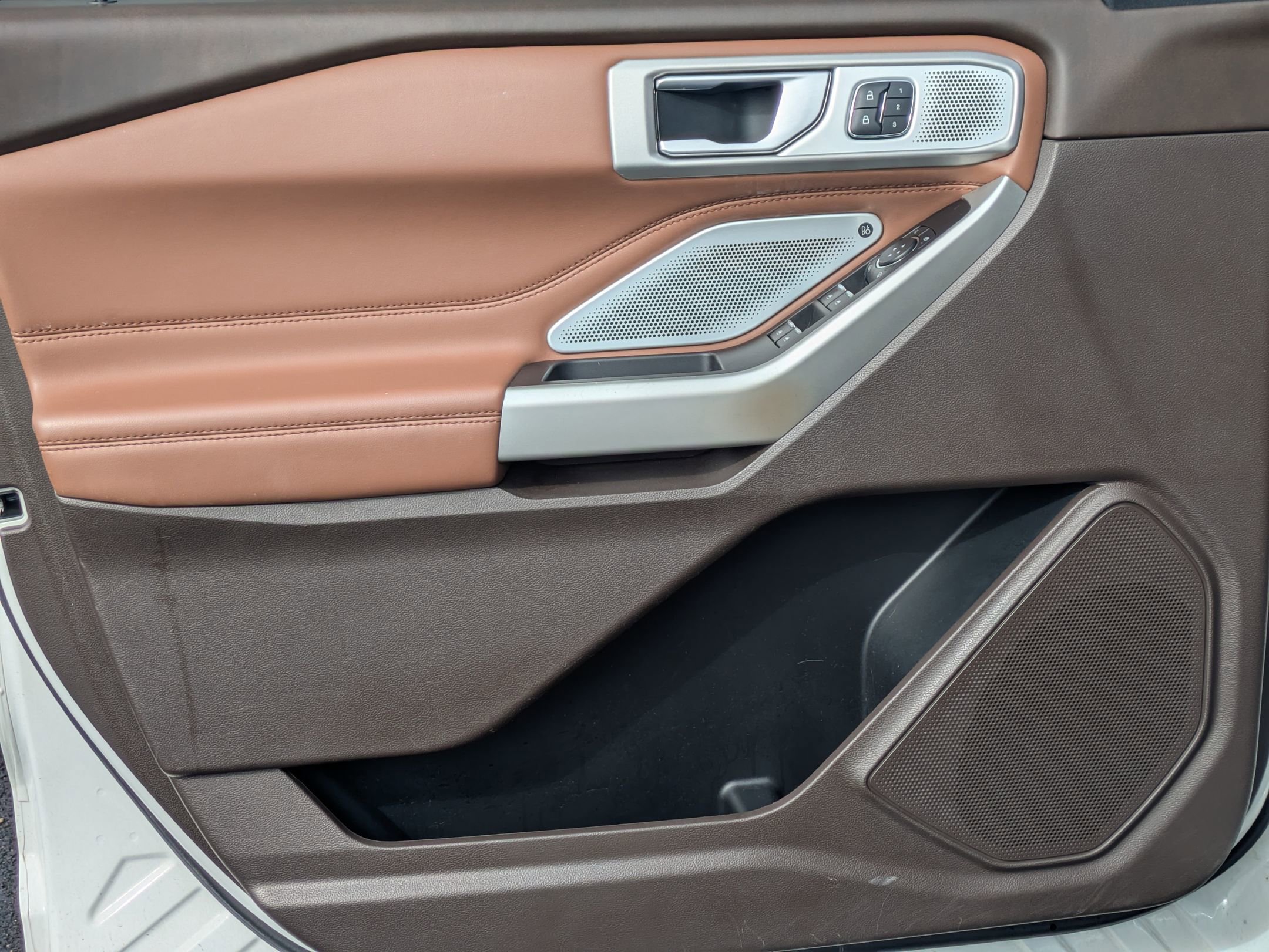 Used 2022 Ford Explorer King Ranch w/ Premium Technology Package image 9