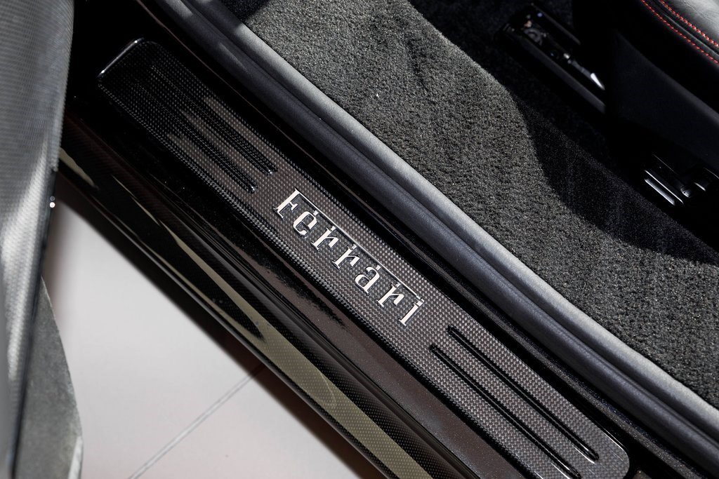 Used 2022 Ferrari SF90 Spider image 19