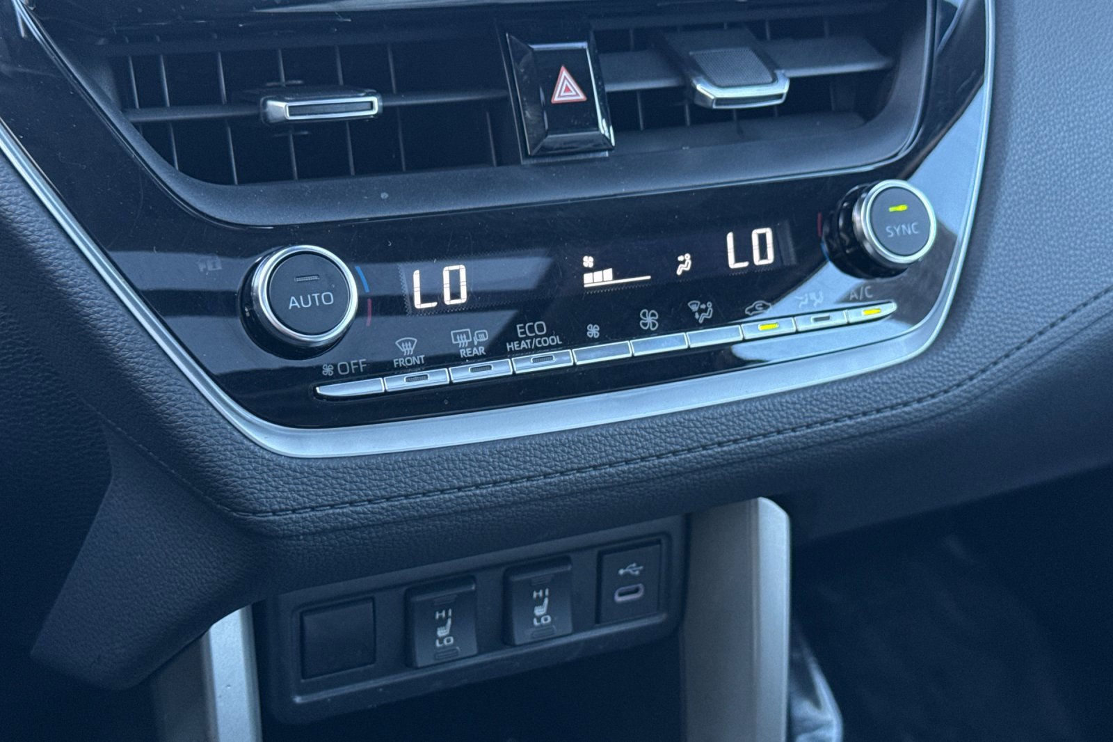 Certified 2023 Toyota Corolla Cross XLE image 27