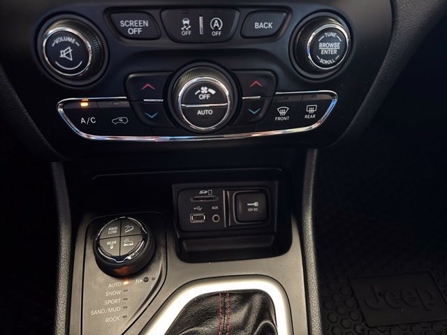 Used 2016 Jeep Cherokee Trailhawk w/ Comfort/Convenience Group AWD/4WD image 20