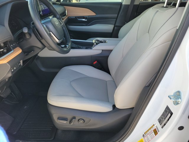 Used 2024 Toyota Grand Highlander Platinum image 6