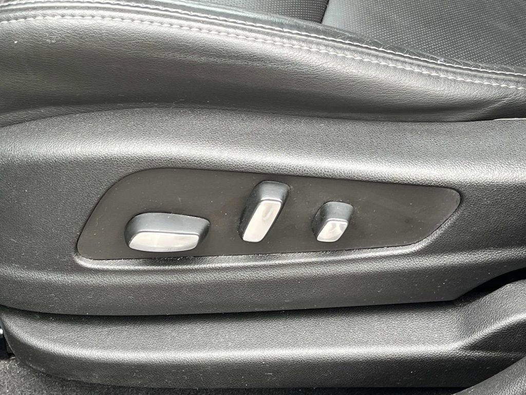 Certified 2023 Cadillac XT6 Premium Luxury image 24