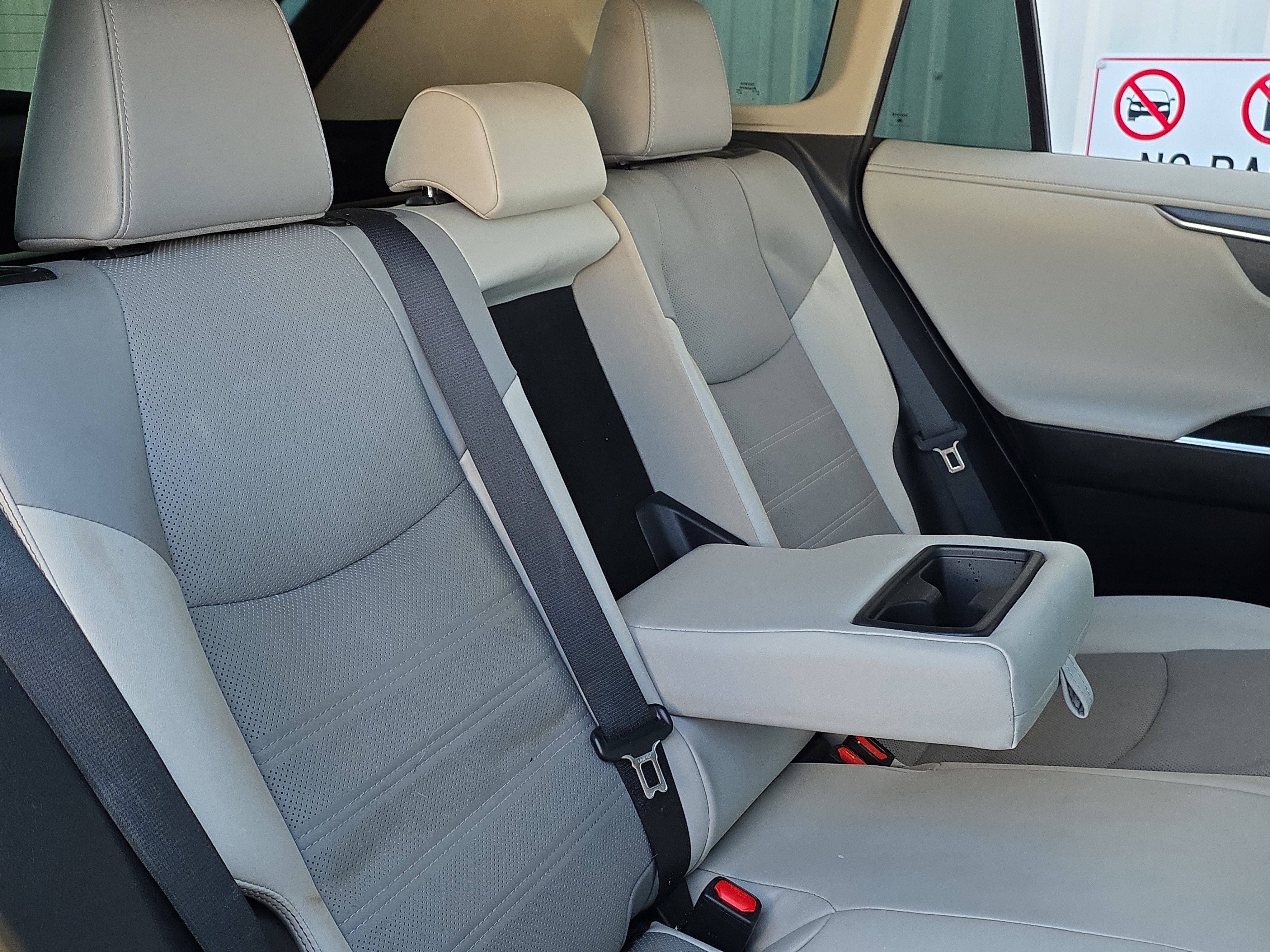 Used 2022 Toyota RAV4 Limited image 32