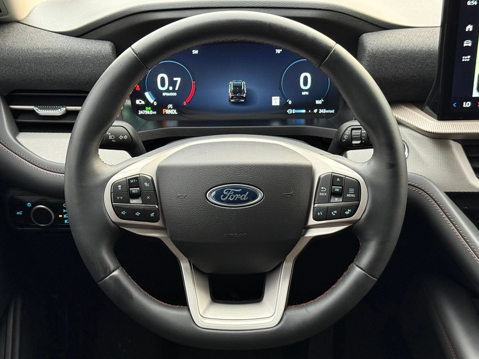 Used 2025 Ford Explorer Active AWD/4WD image 32