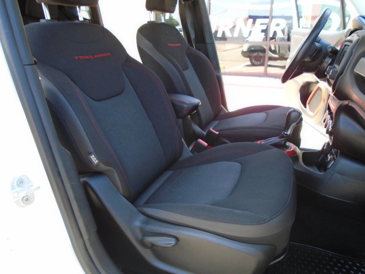 Used 2016 Jeep Renegade Trailhawk AWD/4WD image 12