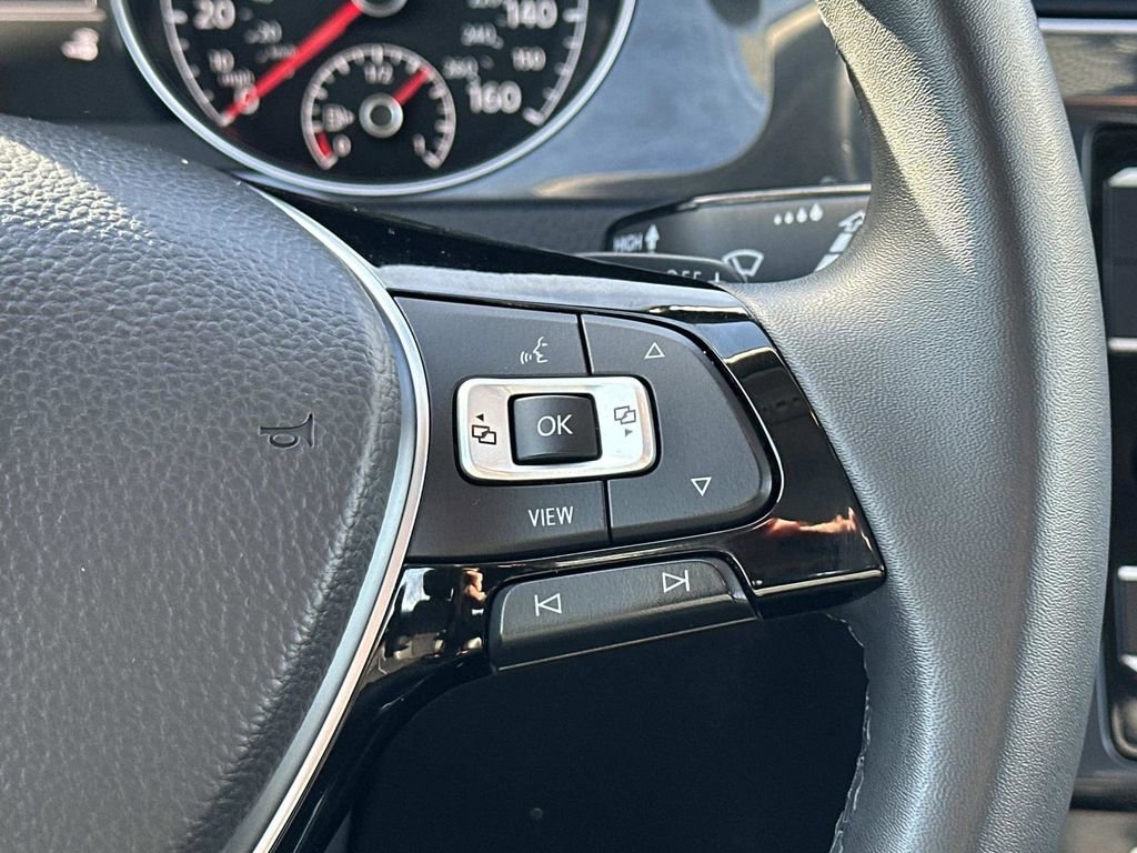 Used 2021 Volkswagen Golf 4-Door image 15