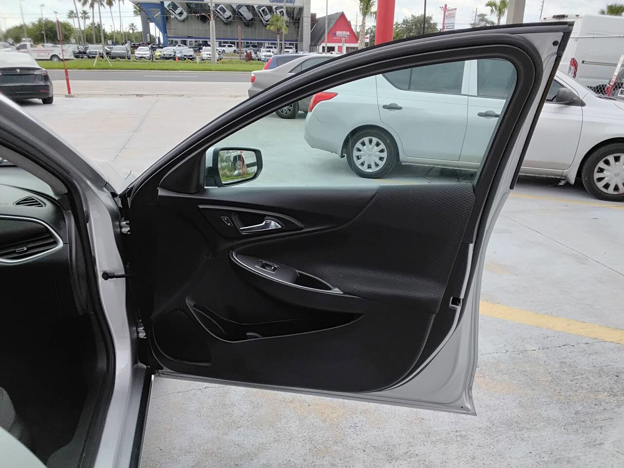 Used 2022 Chevrolet Malibu LT FWD image 5