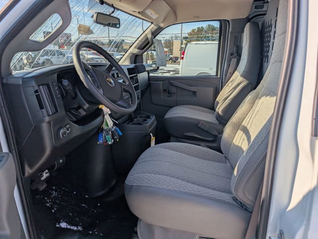 New 2025 Chevrolet Express 3500 Extended w/ Driver Convenience Package image 15