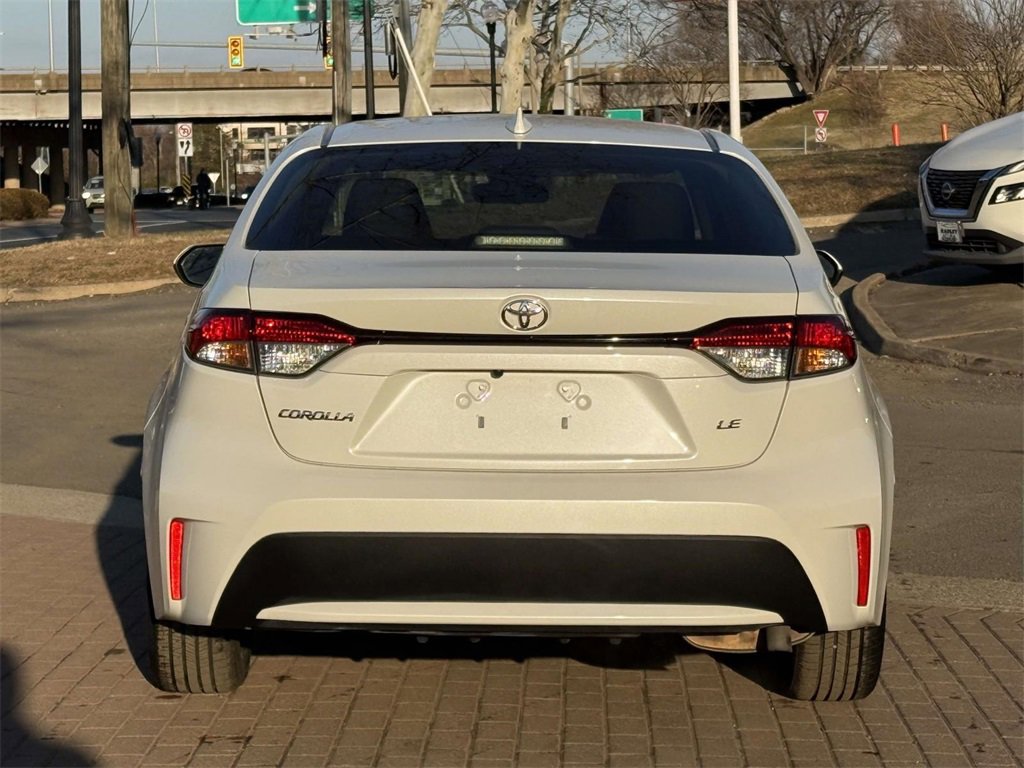Used 2021 Toyota Corolla LE image 5
