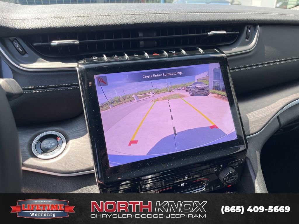 Used 2025 Jeep Grand Cherokee Limited AWD/4WD image 9
