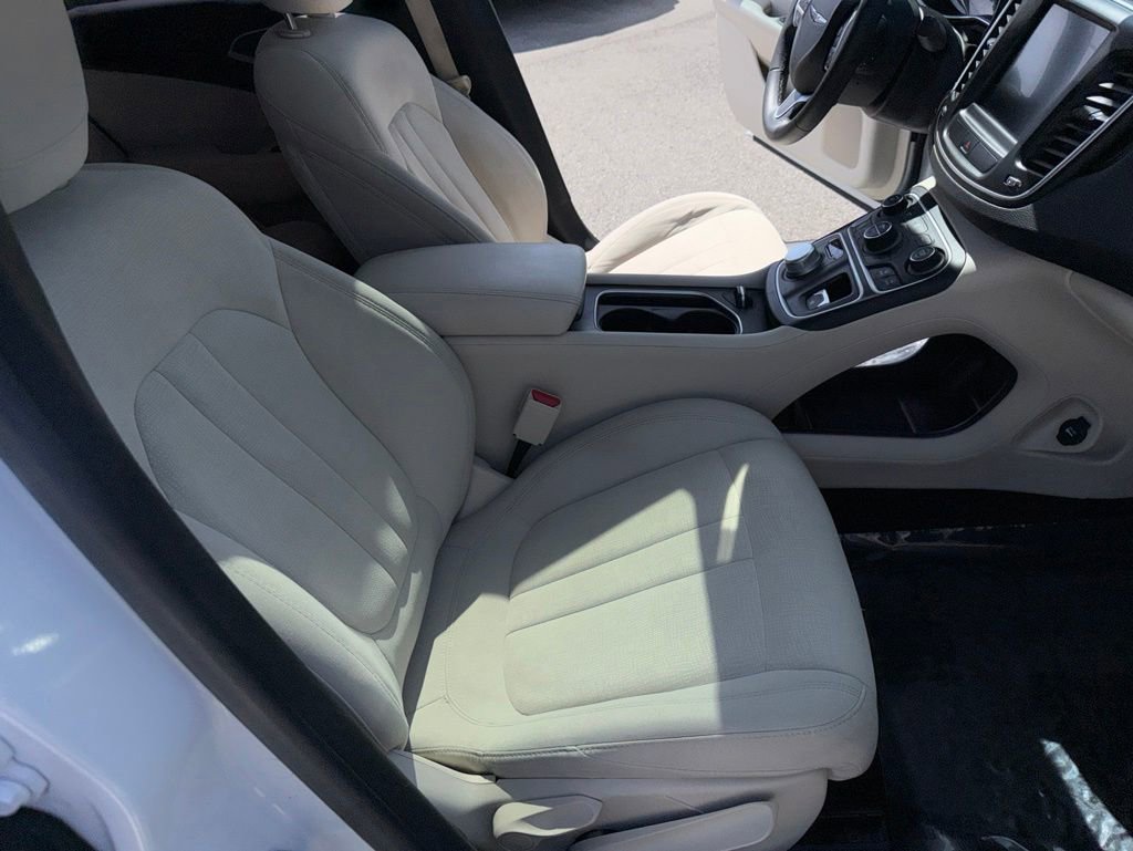 Used 2015 Chrysler 200 Limited w/ Convenience Group FWD image 39