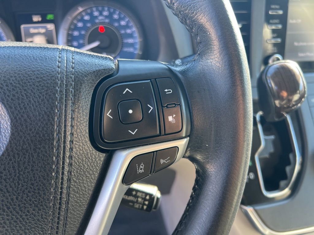 Used 2018 Toyota Sienna XLE w/ XLE Navigation Package image 16