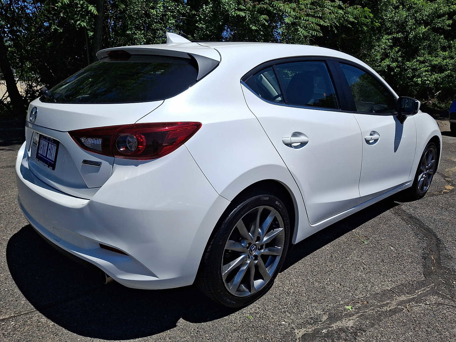 Used 2018 MAZDA MAZDA3 Grand Touring w/ Premium Equipment Package FWD image 6