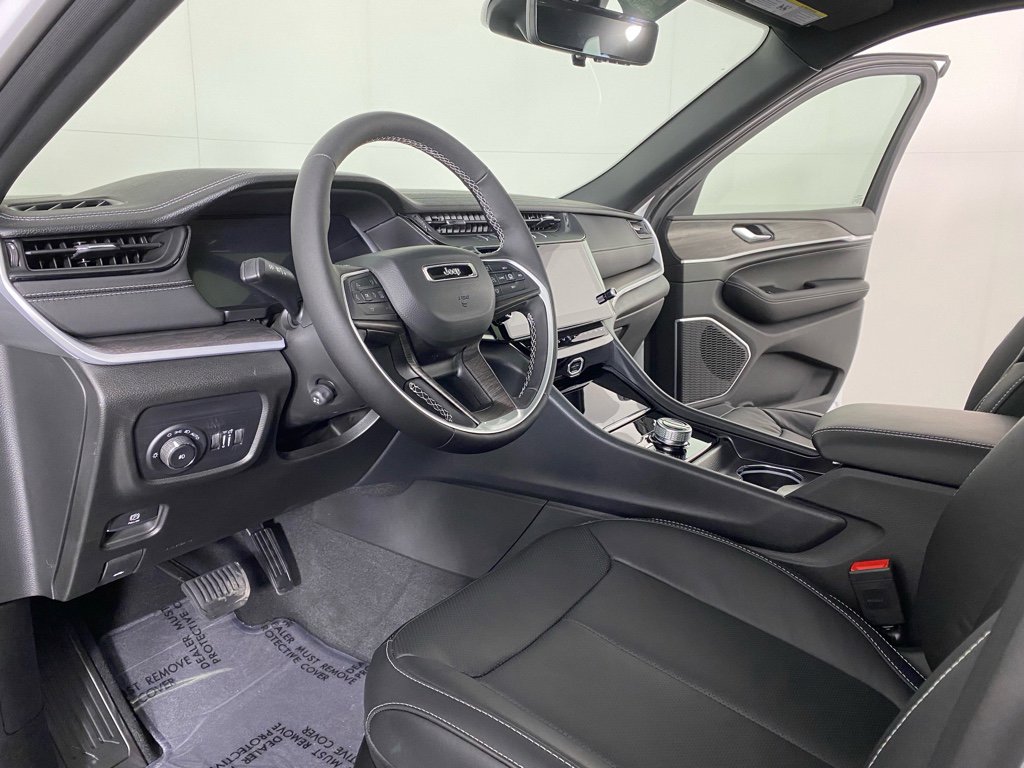 New 2026 Jeep Grand Cherokee Limited Reserve AWD/4WD image 2
