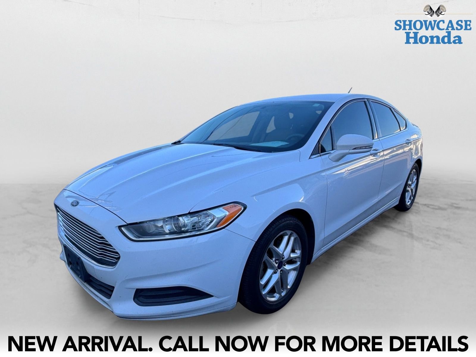 Used 2016 Ford Fusion SE FWD image 2