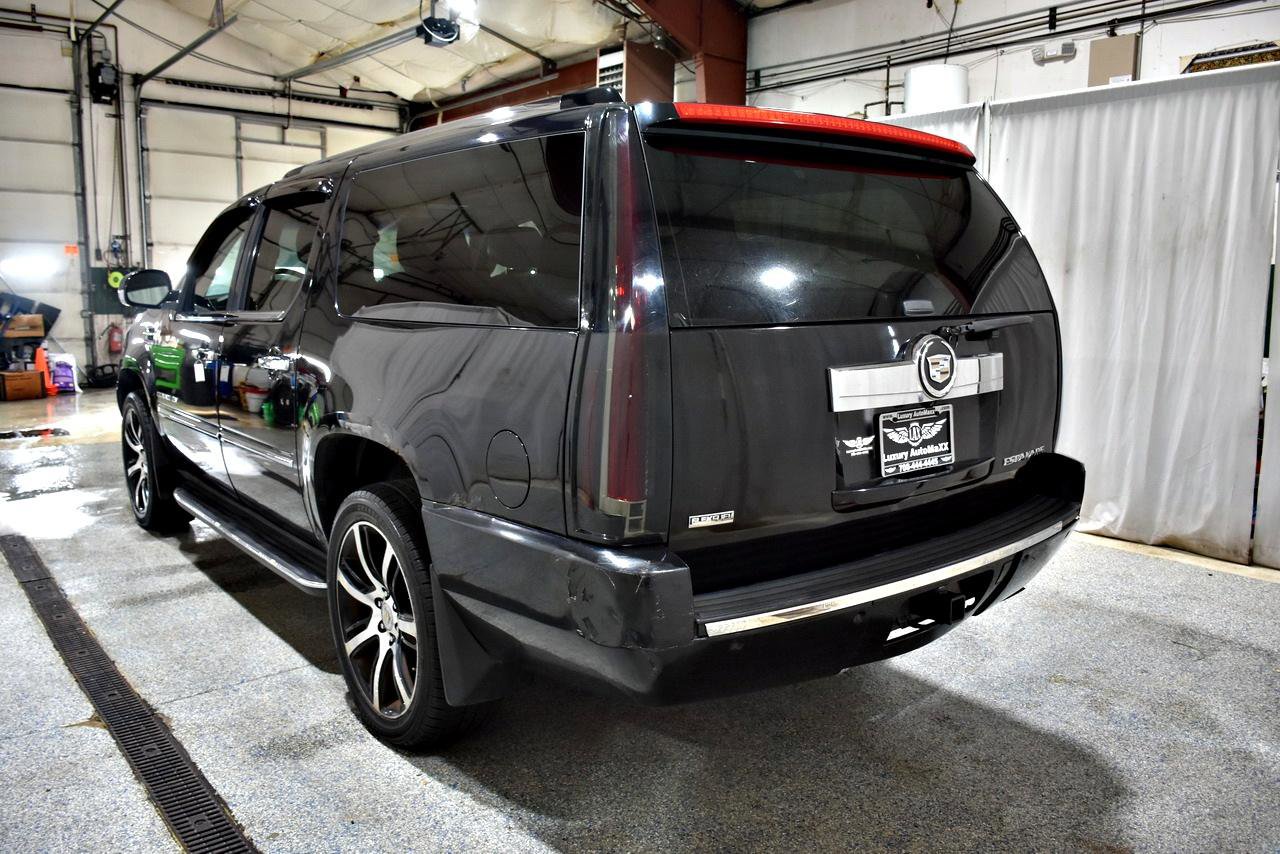 Used 2011 Cadillac Escalade ESV Luxury image 4