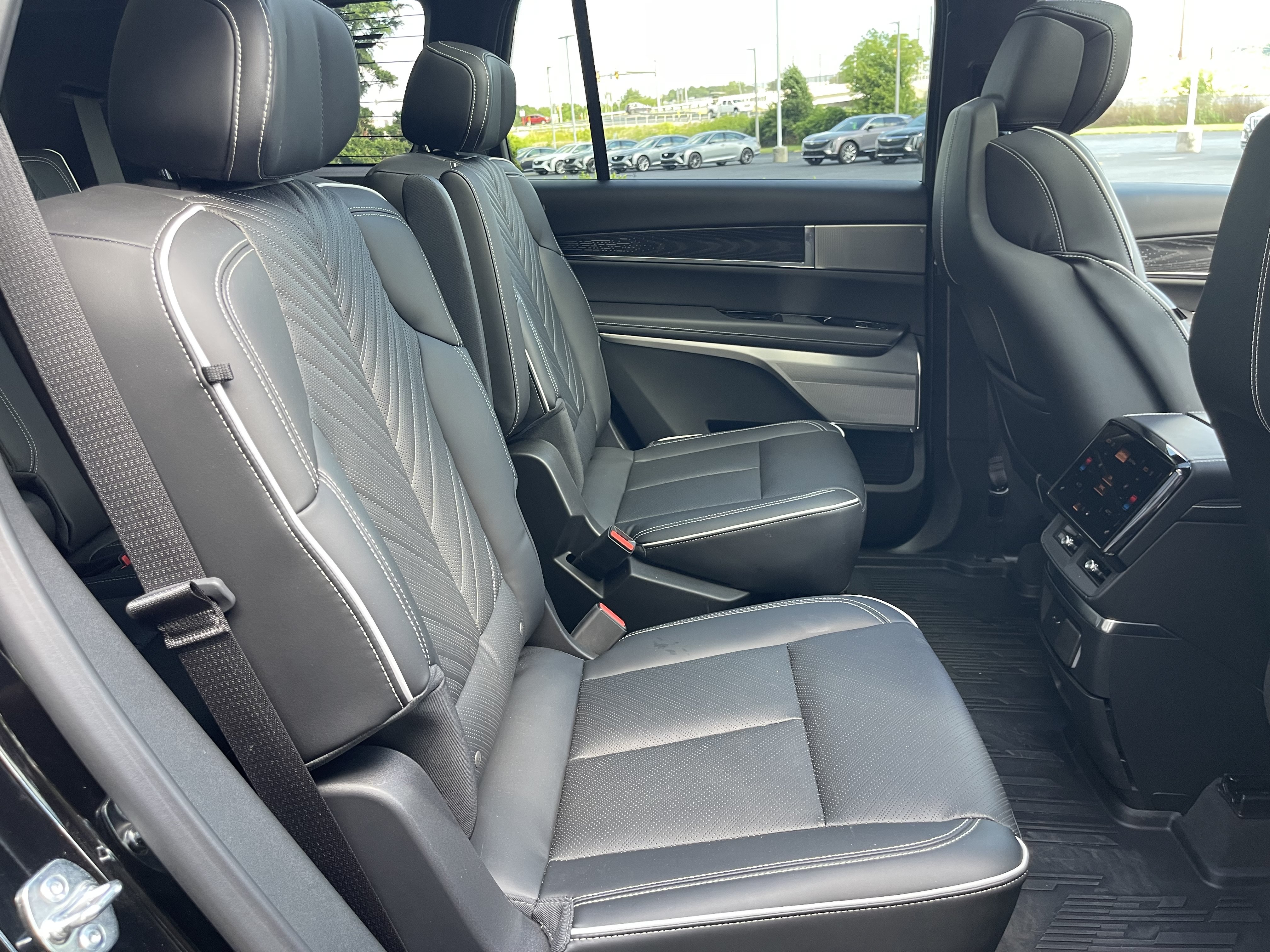 Used 2026 Cadillac Vistiq Platinum w/ LPO, Floor Liner Package AWD/4WD image 27