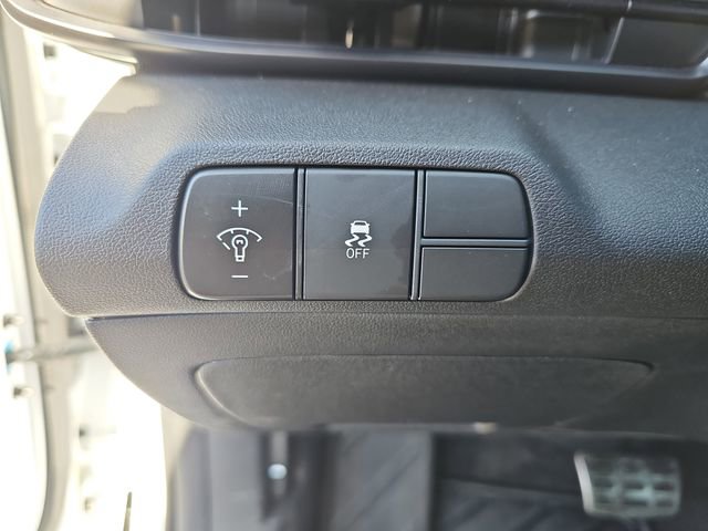 Used 2025 Hyundai Elantra Sport image 29